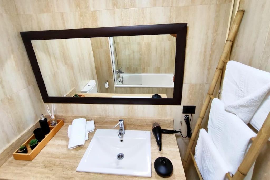 Tranquilo Apartamento Con Parking Gratis Vigilado 24H Vigo Ngoại thất bức ảnh